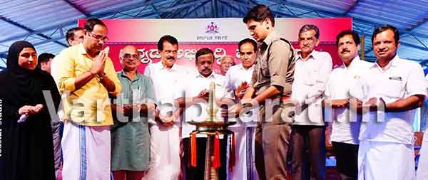 ಕಾಸರಗೋಡು: ಕನ್ನಡ ಮಾಧ್ಯಮದಲ್ಲಿ ವ್ಯಾಸಂಗ ಮಾಡಿದ ಕೇರಳದ ವಿದ್ಯಾರ್ಥಿಗಳಿಗೆ ಅಭಿನಂದನೆ